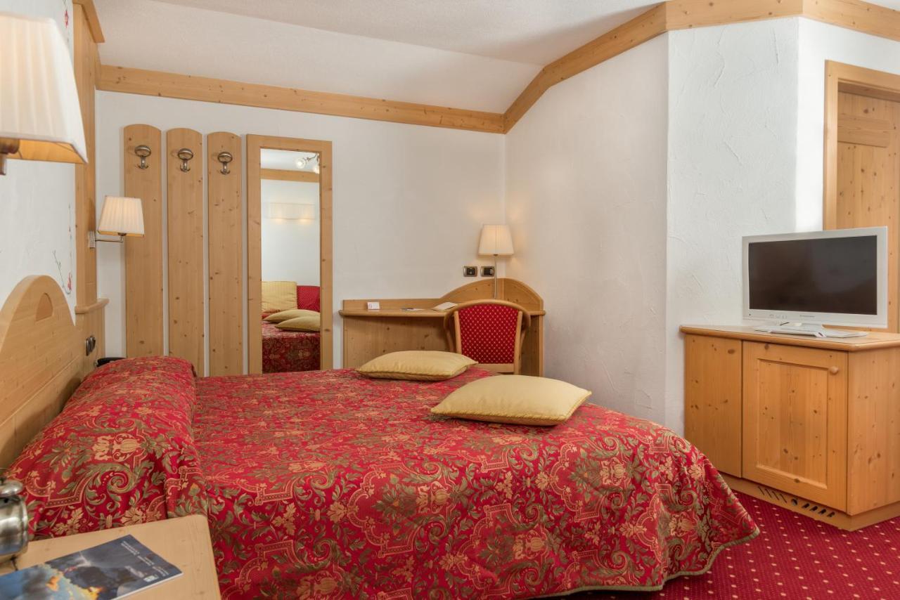 Hotel Garni Lastei Pozza di Fassa Exteriör bild