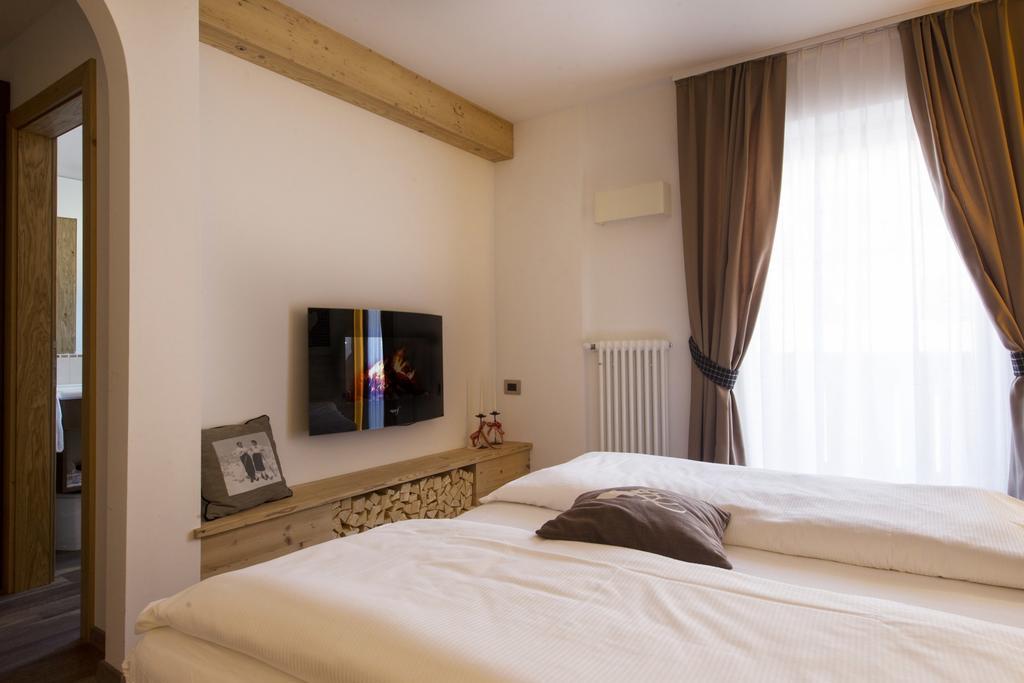 Hotel Garni Lastei Pozza di Fassa Exteriör bild