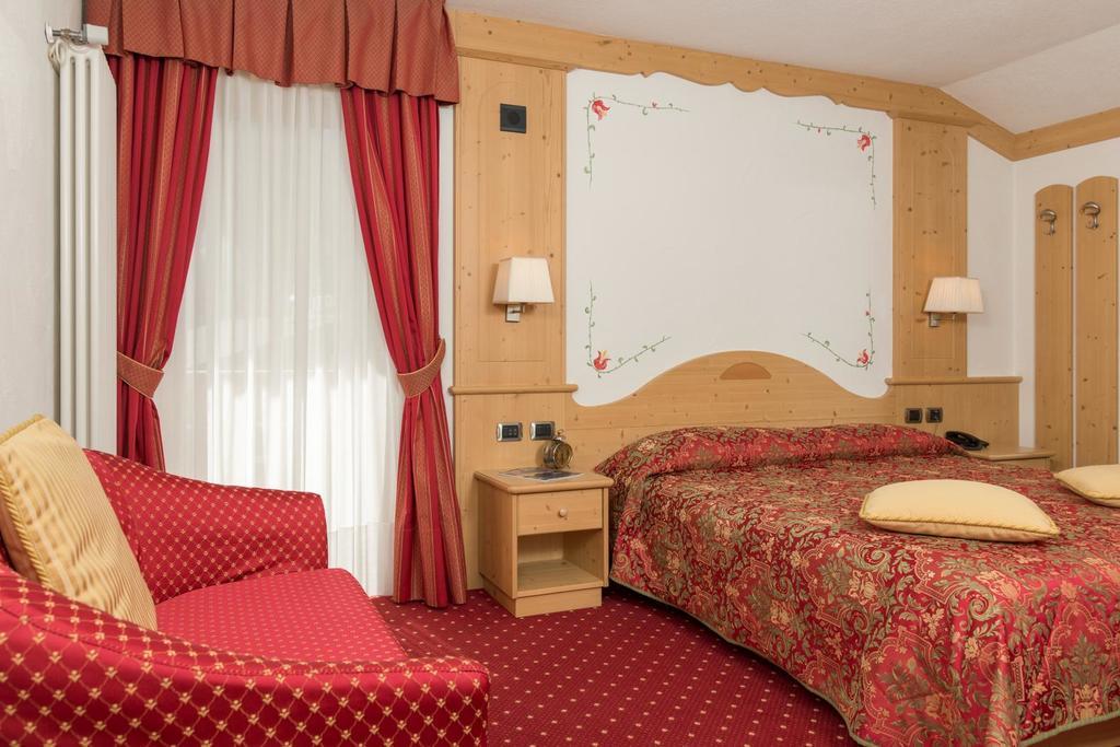 Hotel Garni Lastei Pozza di Fassa Exteriör bild