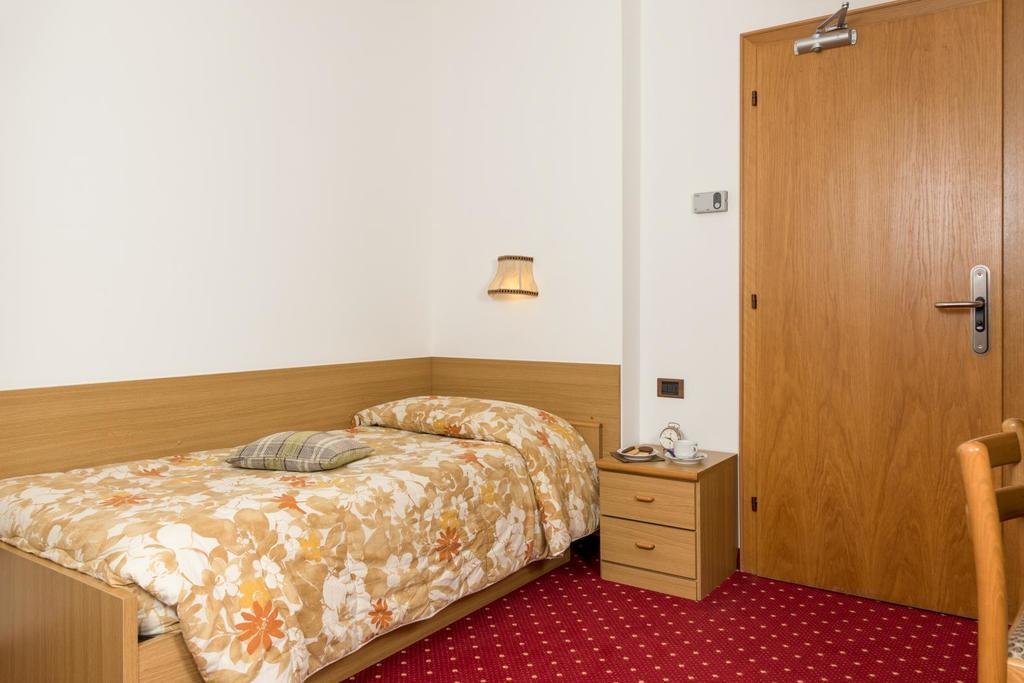 Hotel Garni Lastei Pozza di Fassa Exteriör bild