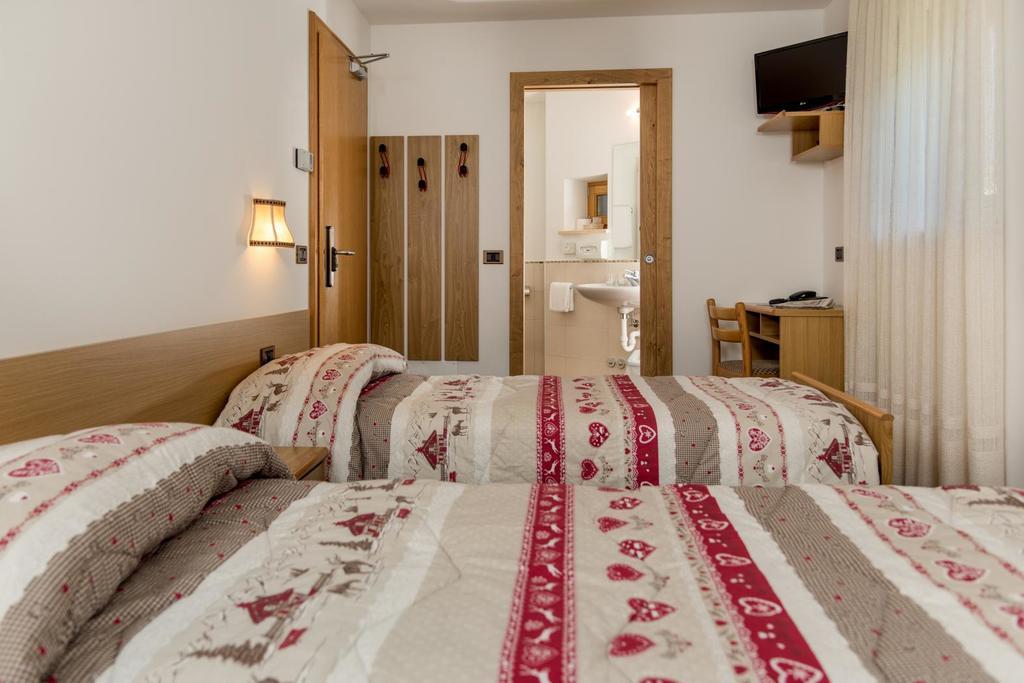 Hotel Garni Lastei Pozza di Fassa Exteriör bild