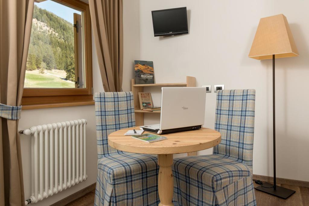 Hotel Garni Lastei Pozza di Fassa Exteriör bild