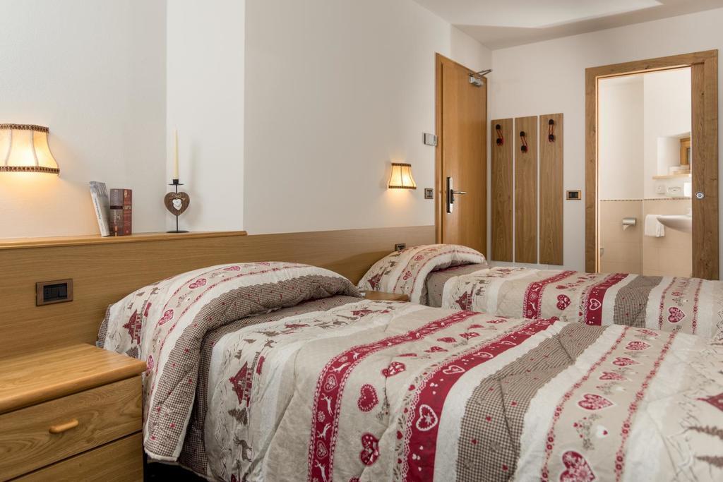 Hotel Garni Lastei Pozza di Fassa Exteriör bild