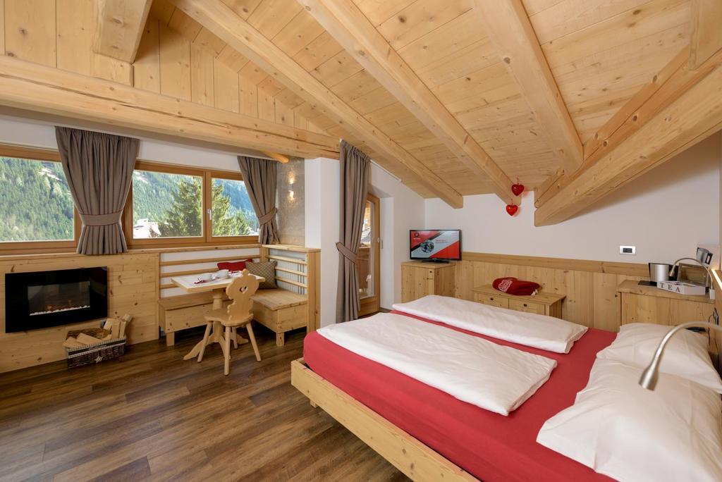 Hotel Garni Lastei Pozza di Fassa Exteriör bild