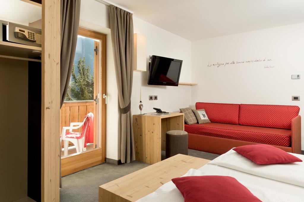 Hotel Garni Lastei Pozza di Fassa Exteriör bild