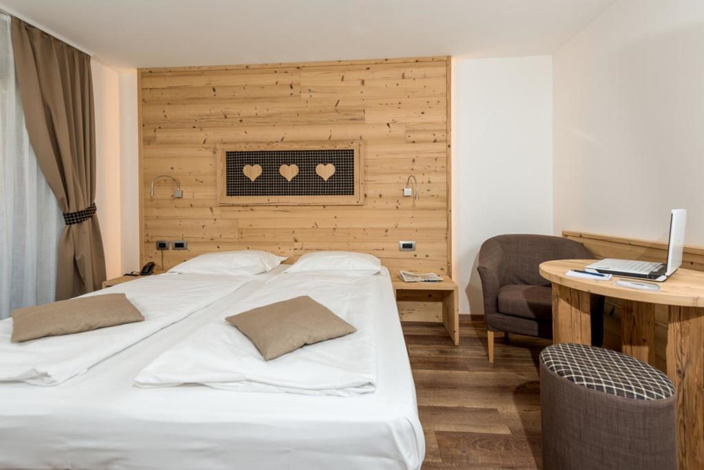 Hotel Garni Lastei Pozza di Fassa Exteriör bild