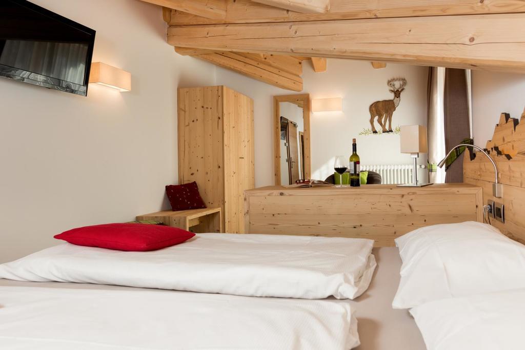 Hotel Garni Lastei Pozza di Fassa Exteriör bild