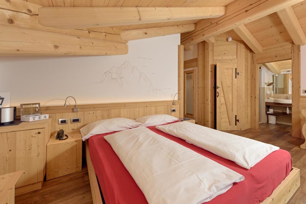 Hotel Garni Lastei Pozza di Fassa Exteriör bild