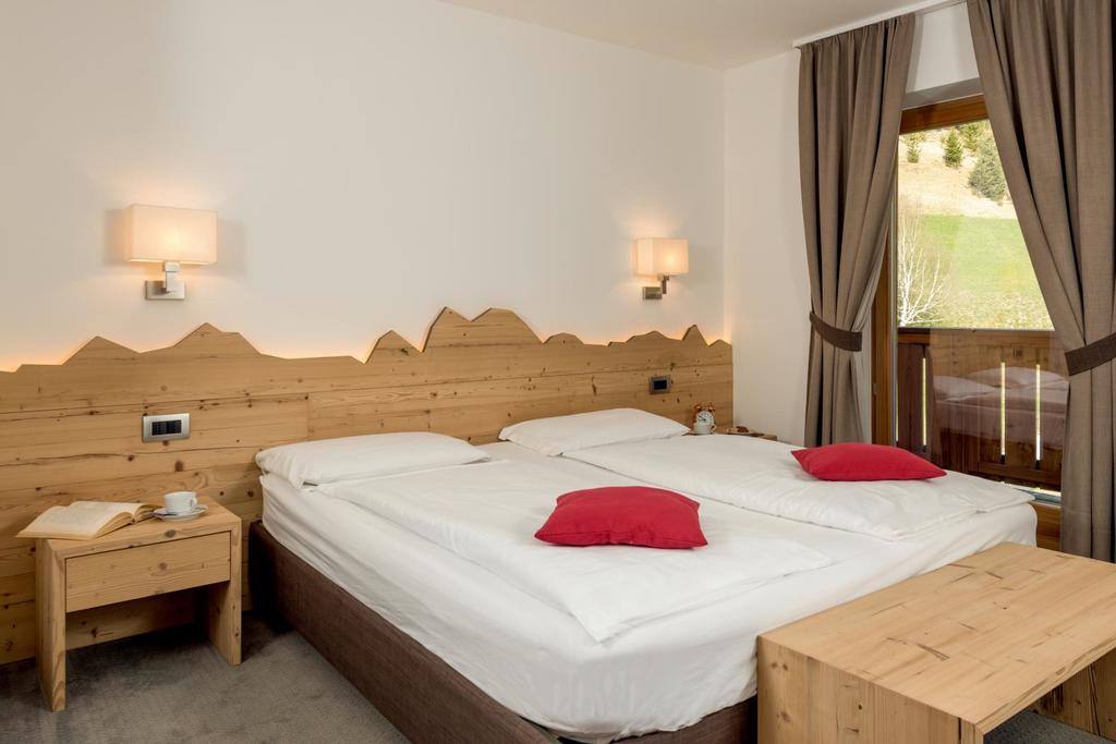Hotel Garni Lastei Pozza di Fassa Exteriör bild