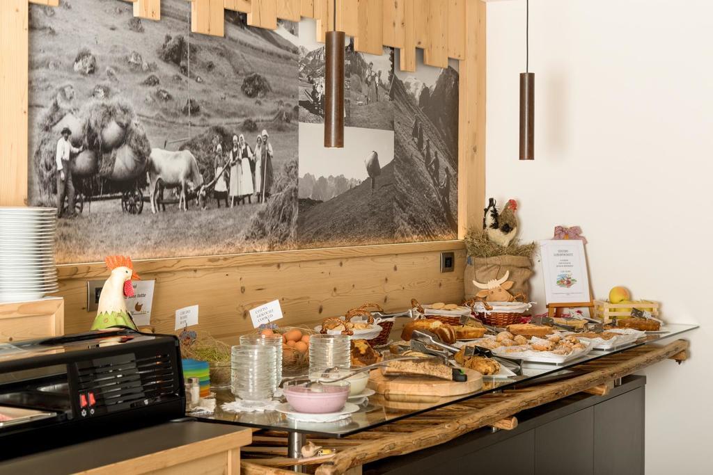 Hotel Garni Lastei Pozza di Fassa Exteriör bild