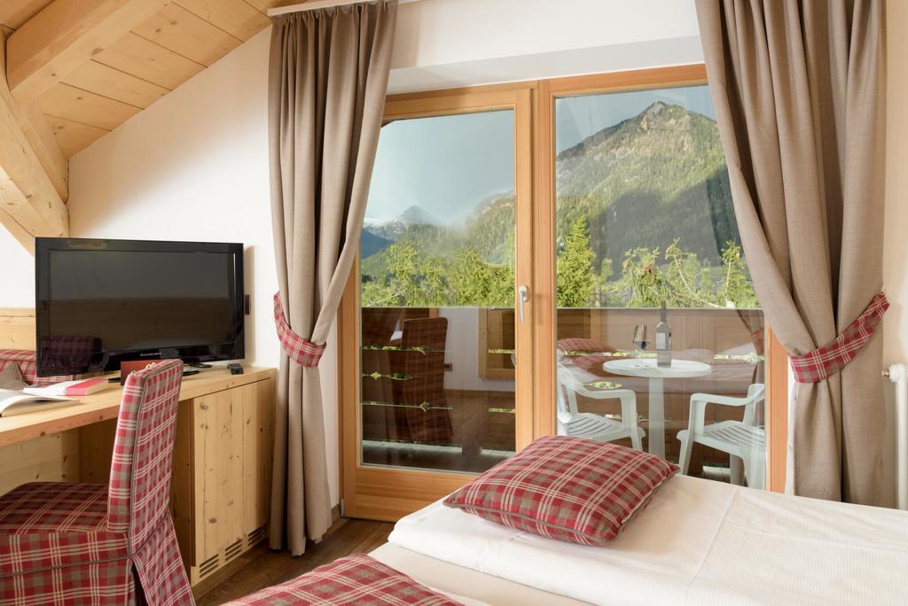 Hotel Garni Lastei Pozza di Fassa Exteriör bild
