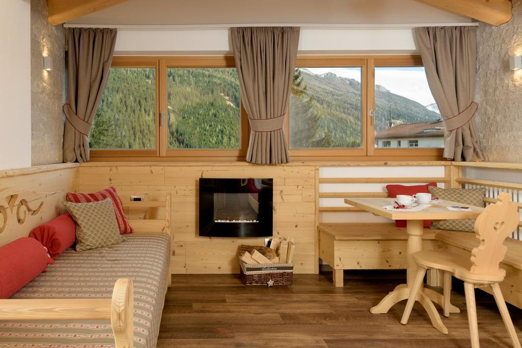 Hotel Garni Lastei Pozza di Fassa Exteriör bild